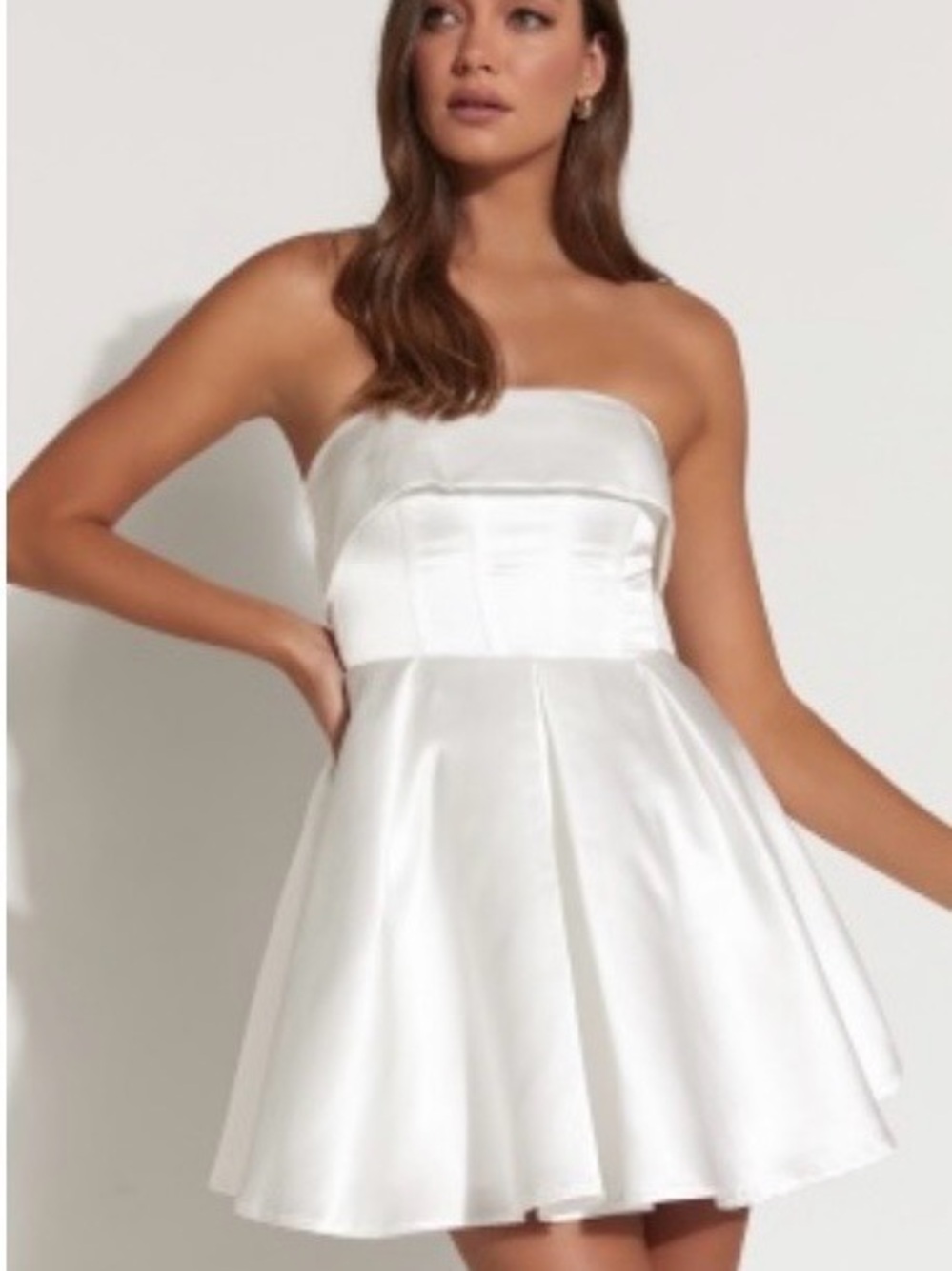 Showpo - VALORA MINI DRESS -
STRAPLESS FIT AND FLARE
SATIN DRESS IN IVORY